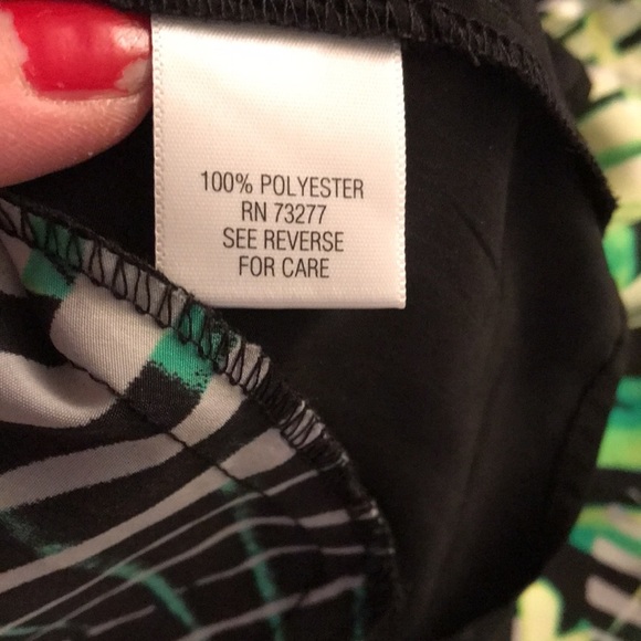 Dana Buchman  X-Large green & black print silky oversized V-Neck top NWT - Picture 9 of 15